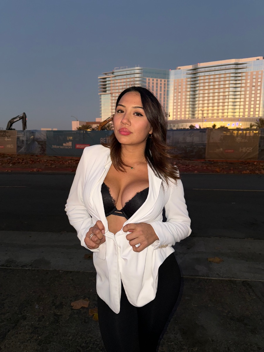 Take a pause and enjoy Ali Cruz — streaming from Johannesburg