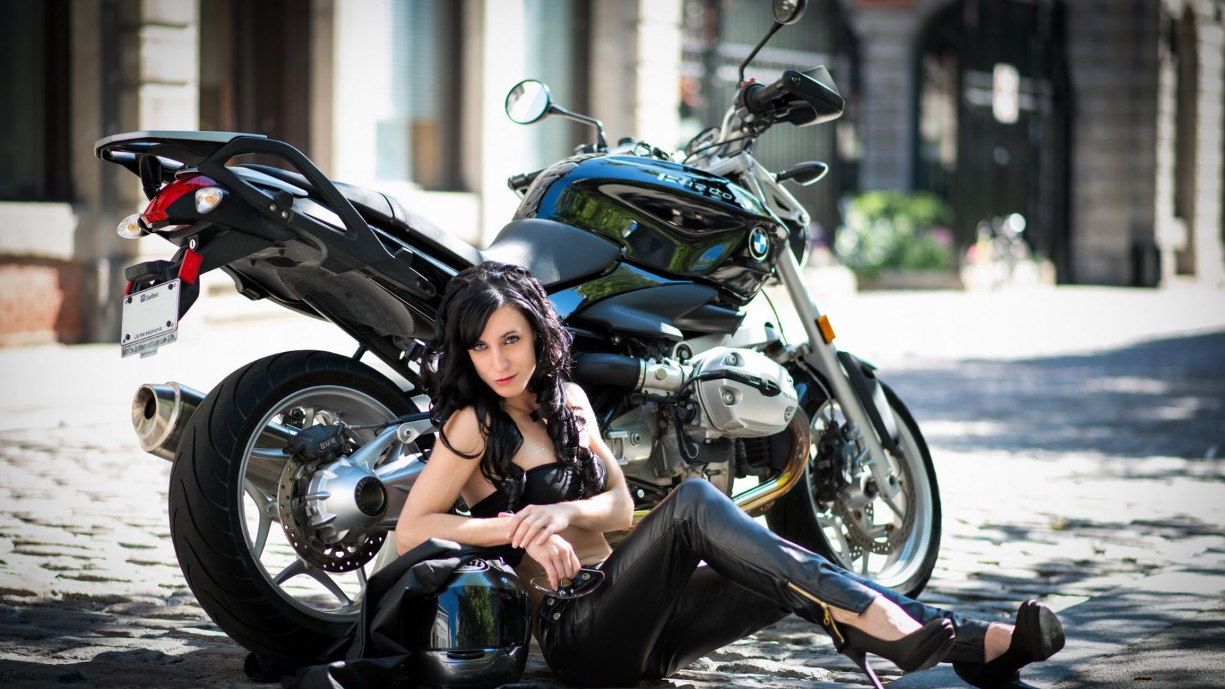 Fresh photos, fresh mood — European women on bikes online in Johannesburg