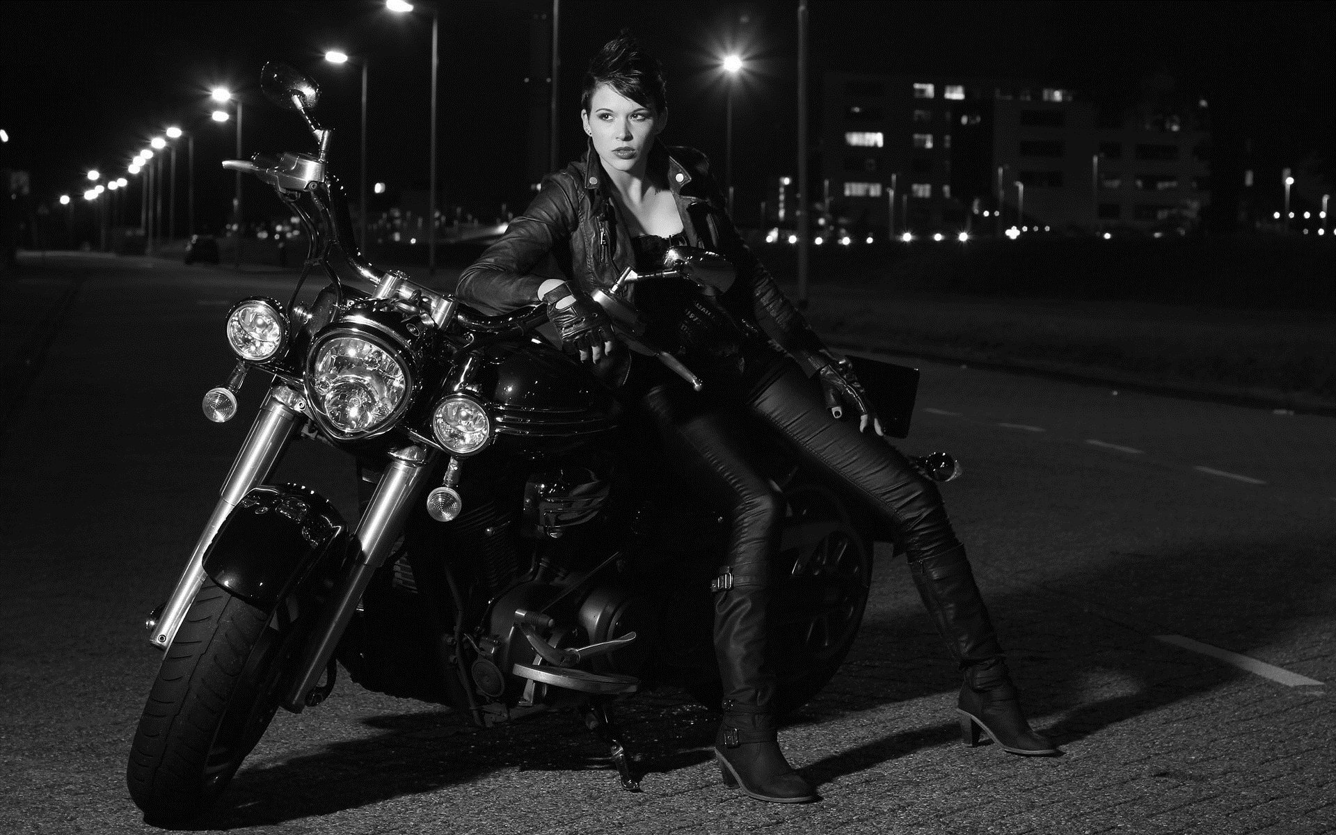 Photo Beautiful girls and motorcycles in Johannesburg
