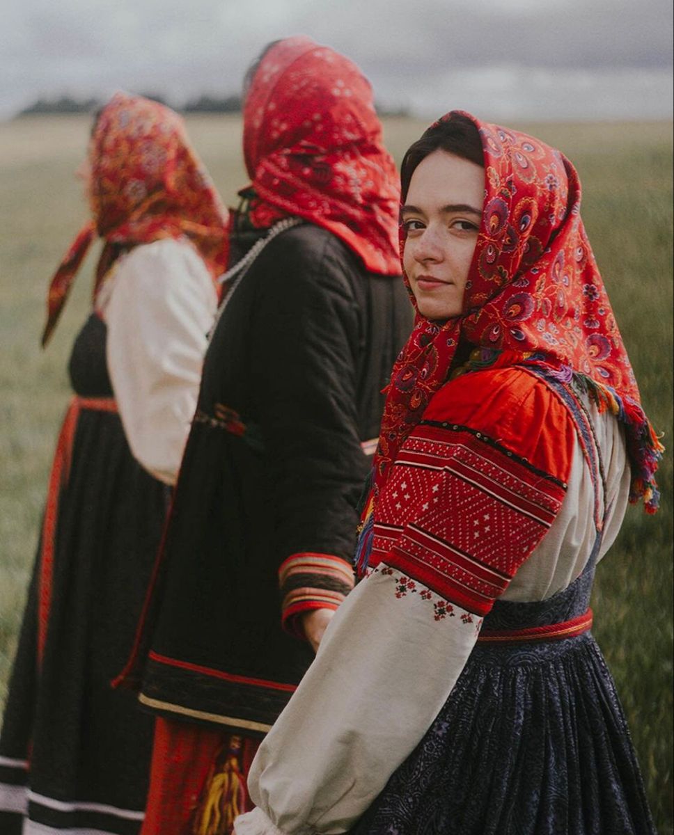 Women in Slavic costumes’s look of the day — catch her live in Johannesburg