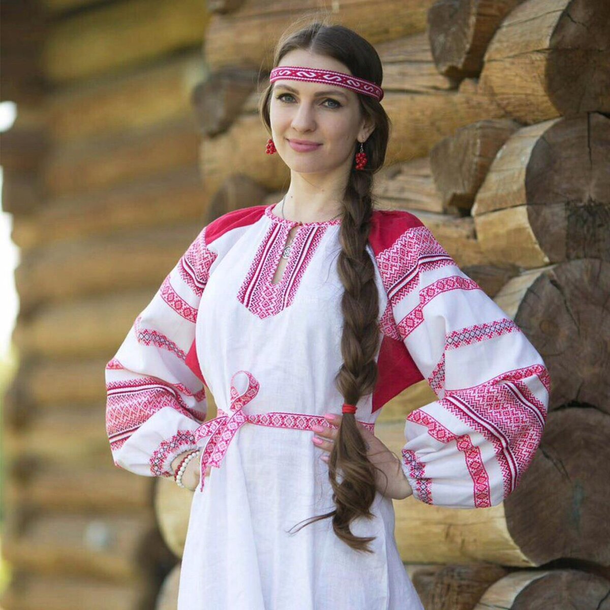 Girls in Slavic costumes brings the glow — live moments in Johannesburg