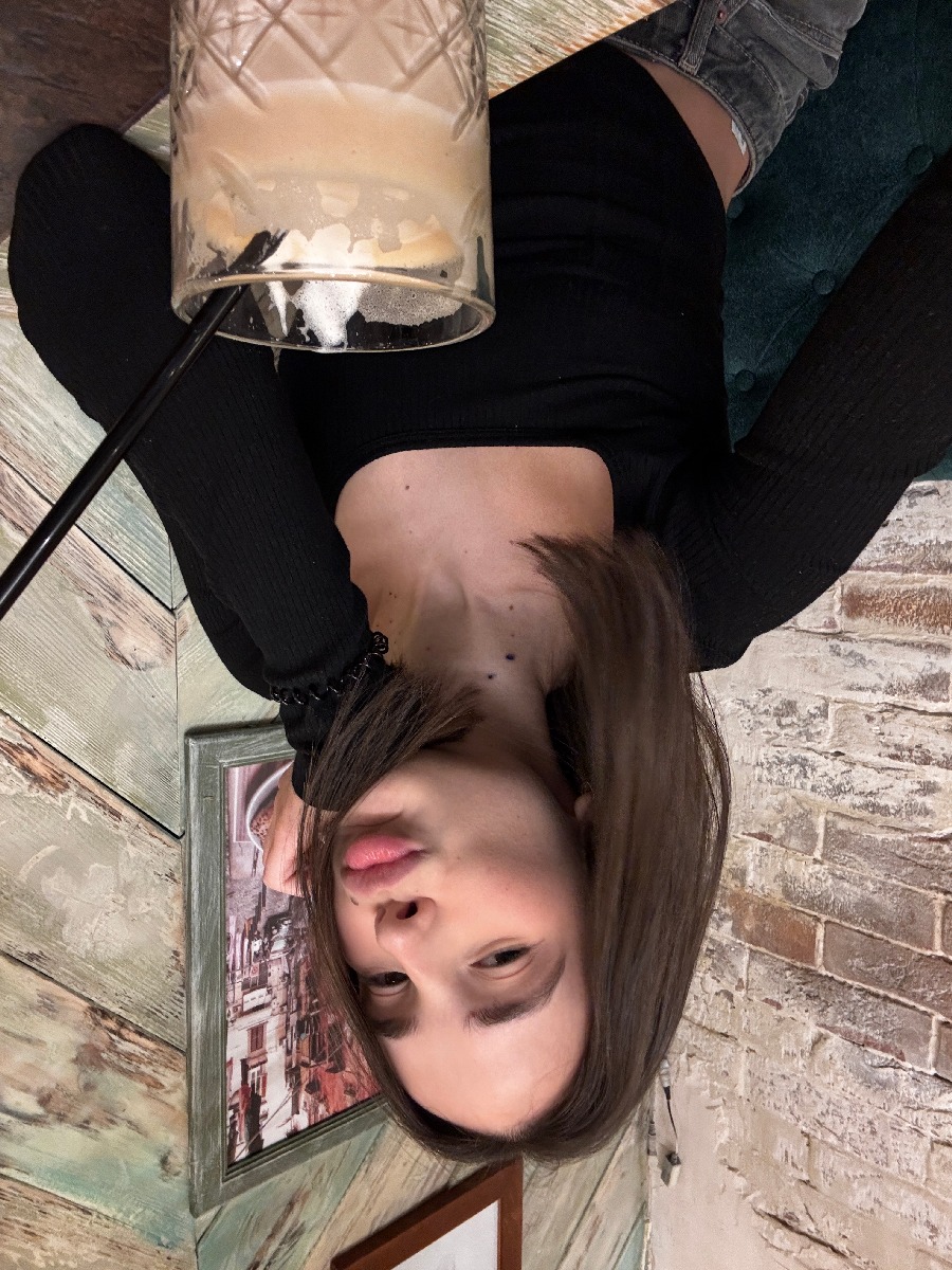 Fresh photos, fresh mood — Tina online in Johannesburg